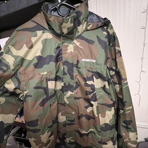 Mens XXL waterproof woodland camo jacket (sic)